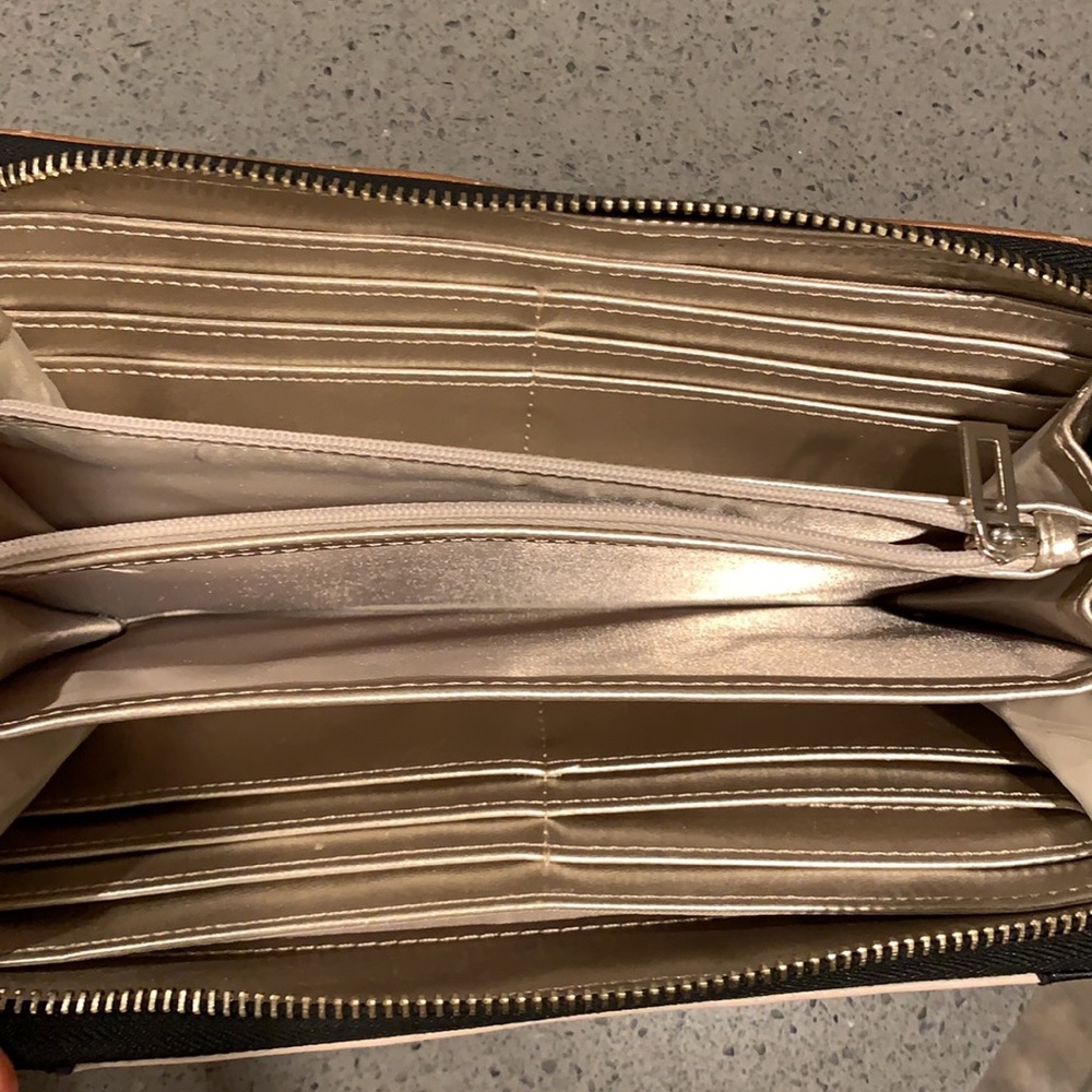Guess wallet - Picture 2 of 7
